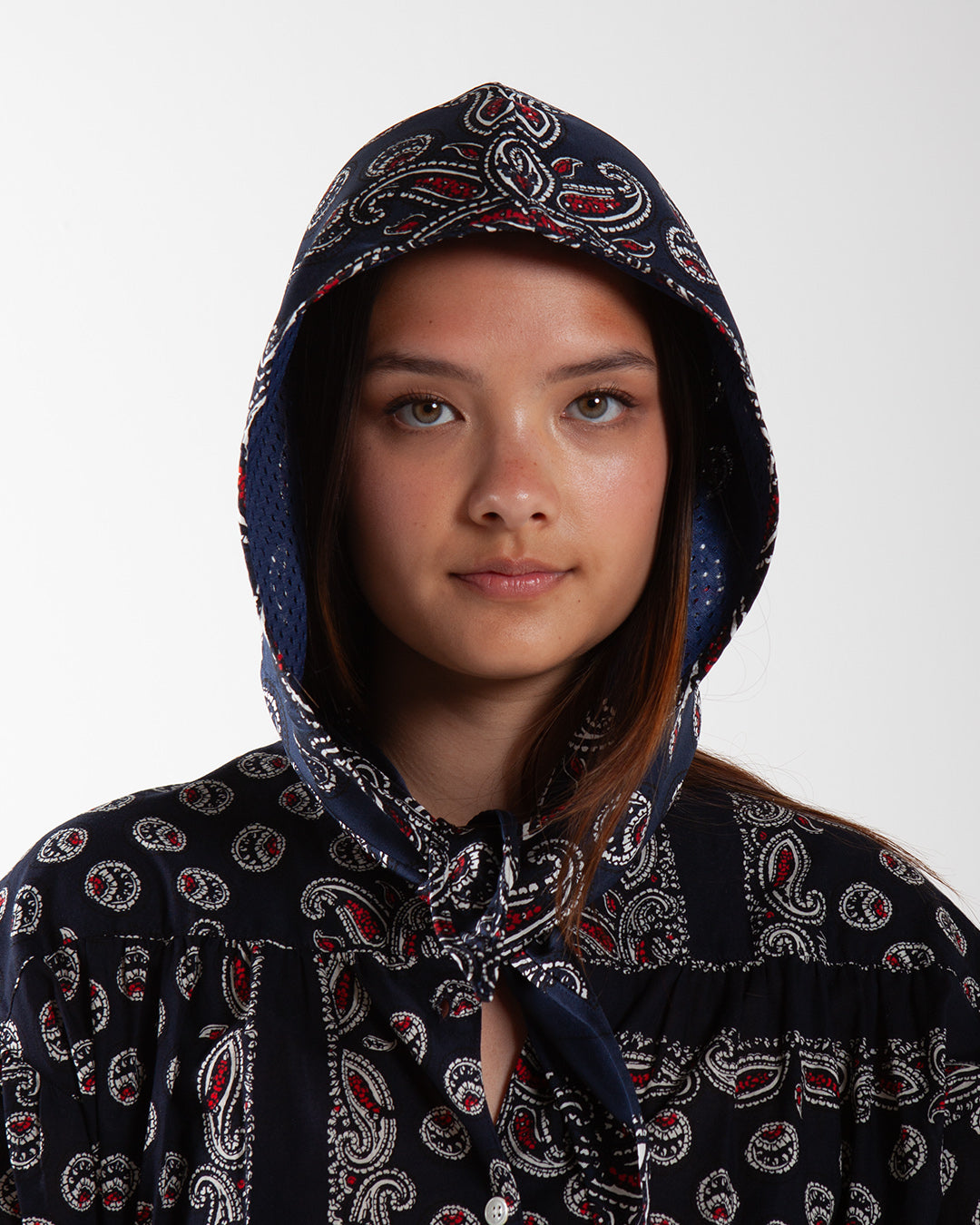 Nomarhythm Textile Paisley Silk Hoody Scarf Navy Nomarhythm Textile Paisley Silk Hoody Scarf Navy