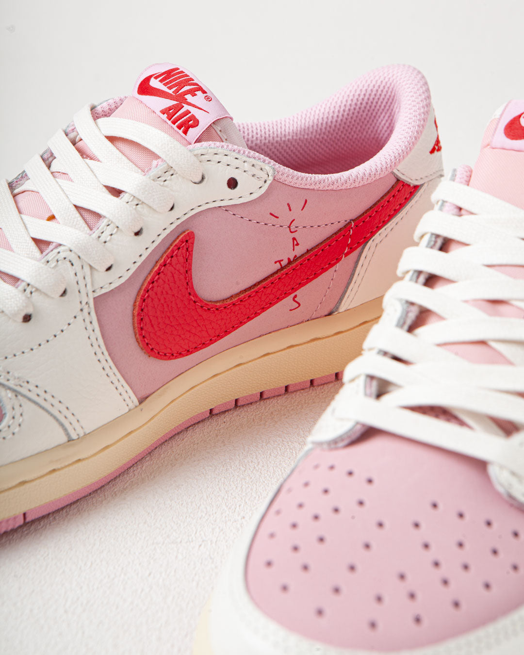 Air Jordan 1 Low x Travis Scott 'Tropical Pink'