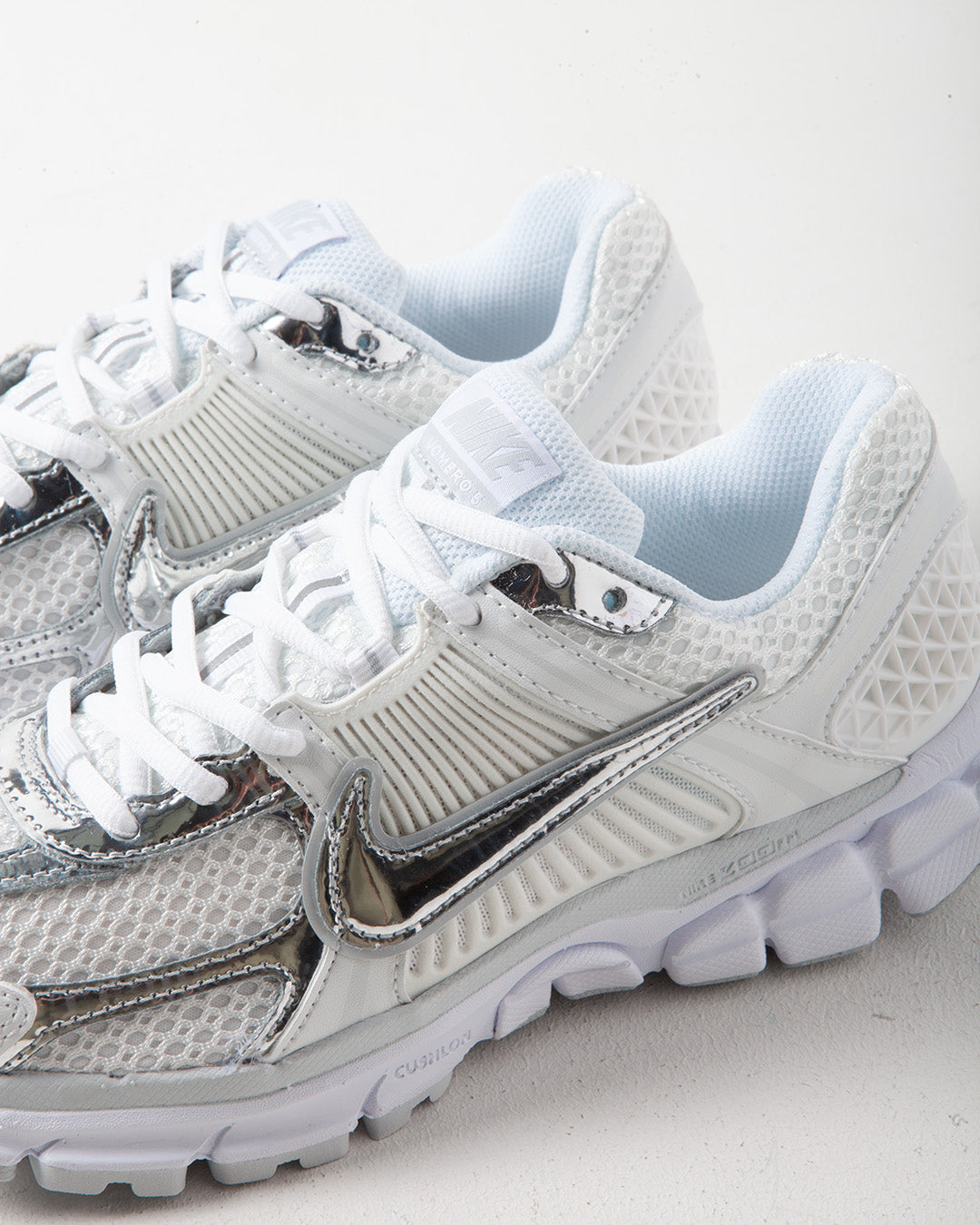 Nike Zoom Vomero White/Metallic Silver - Main Image