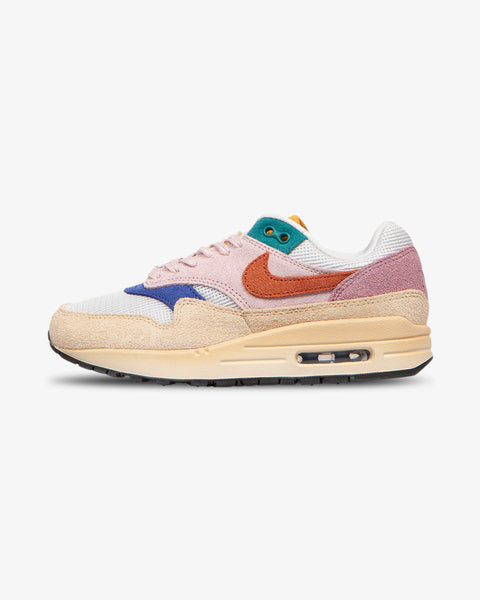 Tan nike air shop max