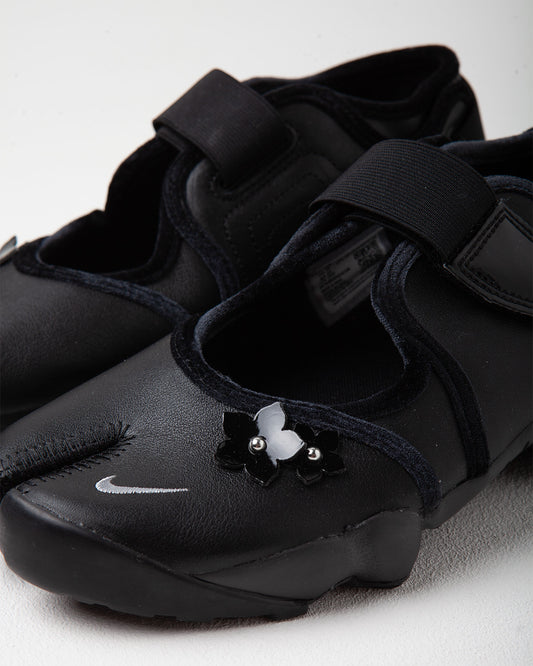 Nike Sportswear, Air Rift, Air Rift Flirt, tabi sneakers, black shoe, women, footwear, detail image