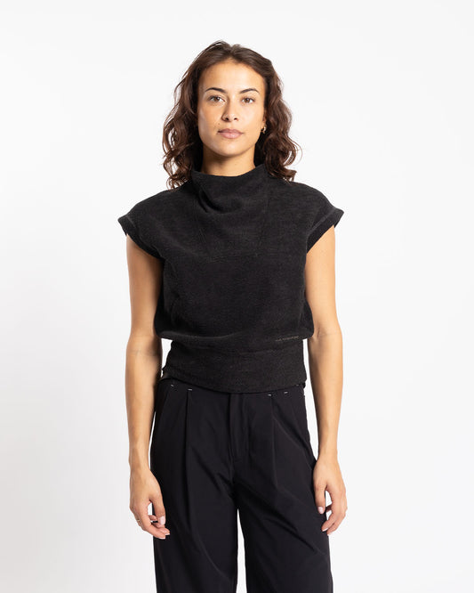 and wander PE Warm Pile Vest Black